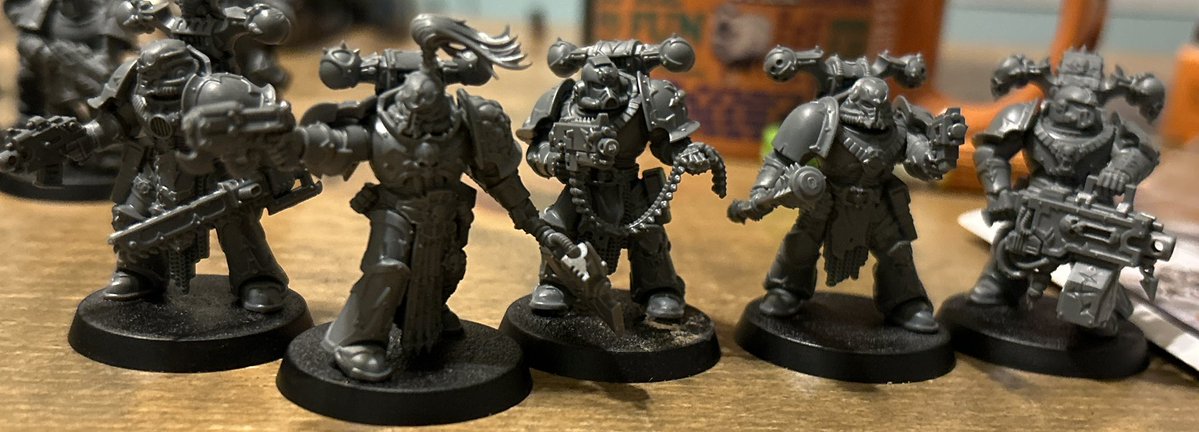 Simple_Shapes03's tweet image. Kitbashing sons of Horus Veterans and/or reavers. Thoughts on the use of Chaos marine bits? Shootin for look of grizzled guerrilla fighters n shock troops that have weathered the brutality of imperium retaliation. But their brutality far outreaches those corpse worshippers.