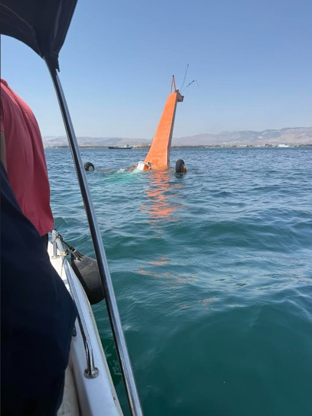 PROMETHEUSTeam1's tweet image. #Πτώση_Erickson
Οι τελευταίες στιγμές πτήσης του ελικοπτέρου αεροπυρόσβεσης Erickson με σειριακό αριθμό N194AC (κίτρινο πλαίσιο). Η θέση της πυρκαγιάς που θα έκανε αεροπυρόσβεση (κόκκινο πλαίσιο) στο πάνω μέρος του αεροδρομίου της Ελευσίνας.
(πηγή Jetphotos, FireAlert)