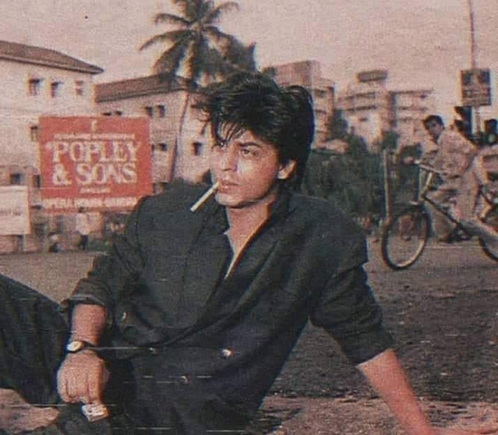 anamay045's tweet image. Who is the real King 
Rt for Kohli.                                         Like for SRK