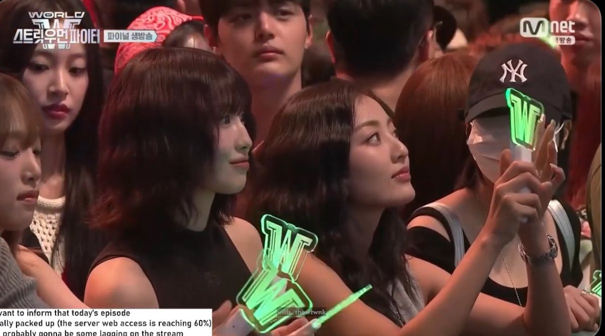 cactusjihyo's tweet image. WATCHING WSWF LIVESTREAM RN AND THEY KEPT ON PANNING THE CAMERA ON MOHYO π₯Ή