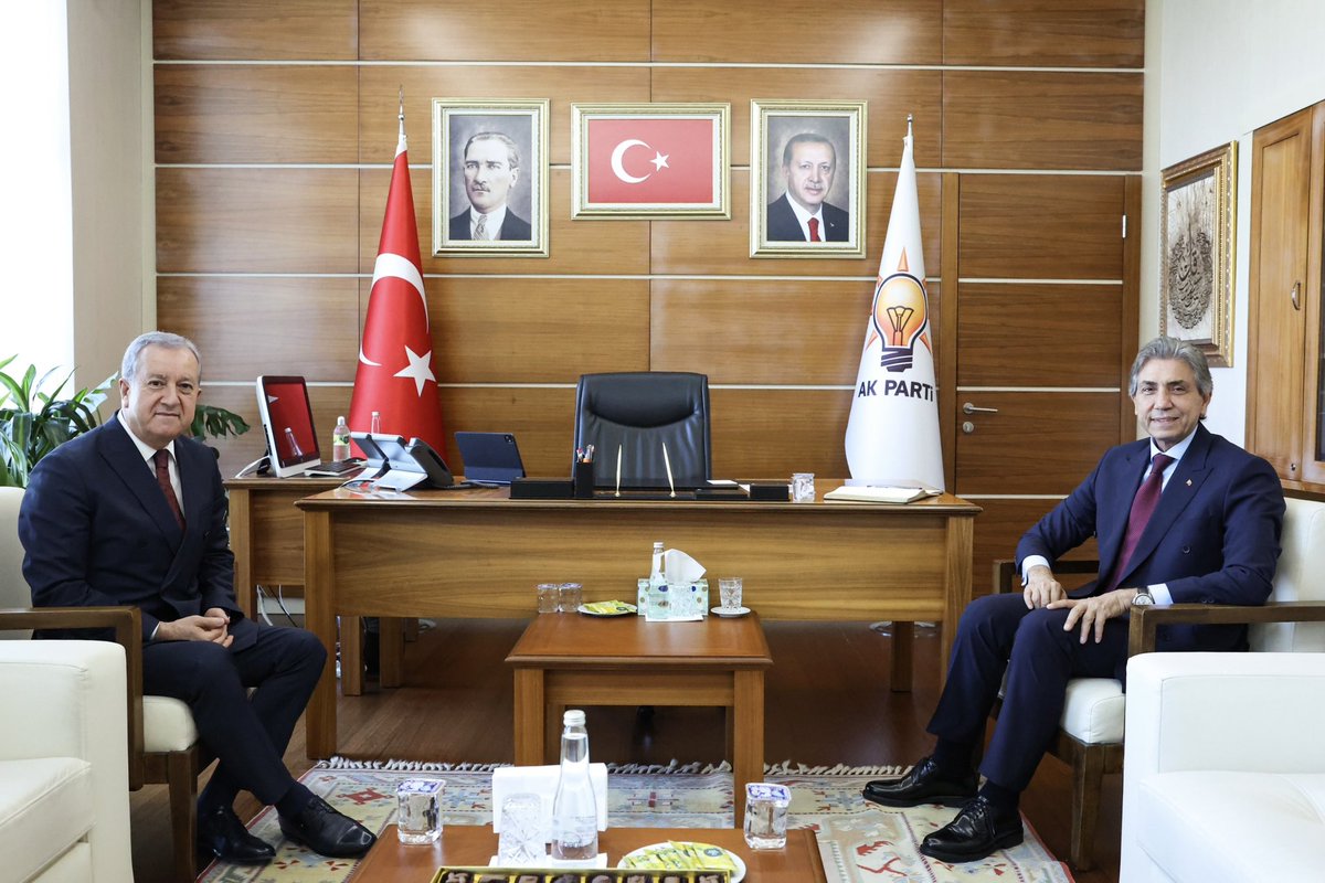 📍AK Parti Genel Merkez

Milliyetçi Hareket Partisi Yerel Yönetimlerden Sorumlu Genel Başkan Yardımcısı Sayın Sadir Durmaz’ı Genel Merkezimizde misafir ettik.

Yerel yönetimlerde iş birliği ve dayanışma ruhunu güçlendiren bu kıymetli ziyaretlerinden dolayı kendilerine teşekkür