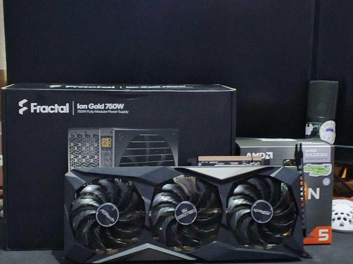 umr_machi's tweet image. YEEYYY AKHIRNYA MIMPI DARI LAMA BUAT UPGRADE PC BISA TERCAPAAAIII JUGAA ◝(ᵔᗜᵔ)◜, GA NYANGKA BISA UPGRADE PC SAMPE KAYA SEKARANG UWEEE.. MAKASIH BUAT SEMUANYA YANG UDAH SUPPORT SAMPE AKHIRNYA GOALS TRAKTEER TERCAPAAII（´∇｀&apos;&apos;）

Moga Dengan Ini ga ada lagi tragedi 1 FPS hehe