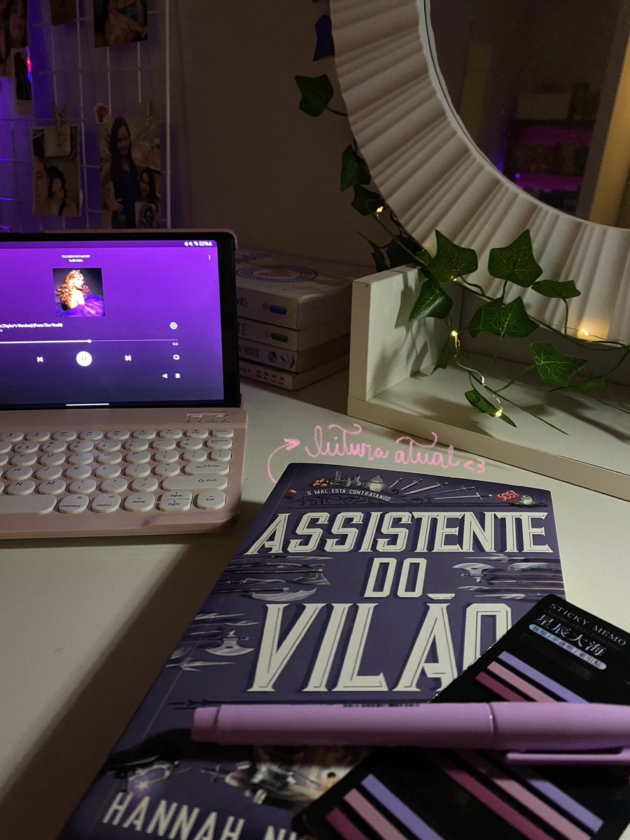 delicatereads's tweet image. bom diaaa, amores! essa é minha leitura atual, e a de vocês? &lt;3