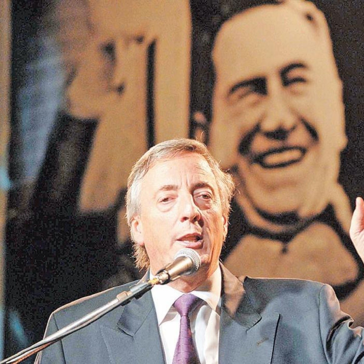 "Nos critican por nuestros errores pero nos odian por nuestros aciertos" 

Néstor Kirchner 🇦🇷