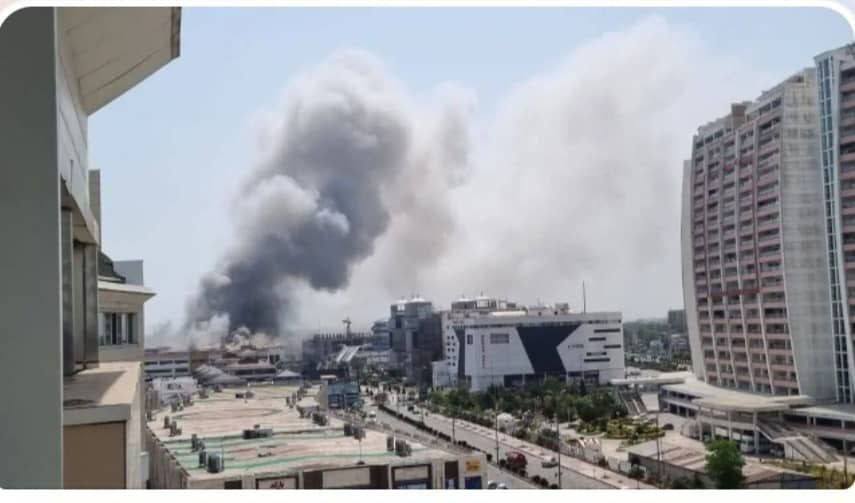 iranian_voice's tweet image. A large commercial complex in Anzali Free Zone caught fire