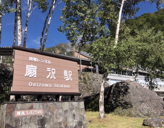 nagano_b's tweet image. 本日7月25日は長野県と富山県を結ぶ｢#立山黒部アルペンルート｣内の6つの乗り物のうちの1つ、｢#立山ロープウェイ の開業日｣(昭和45年)🚡
#信州･#長野県 側の玄関口である大町市 扇沢駅からは電気バスに乗り、約16分で｢#黒部ダム｣に行けます📷迫力満点の観光放水は必見！(10月15日まで)
