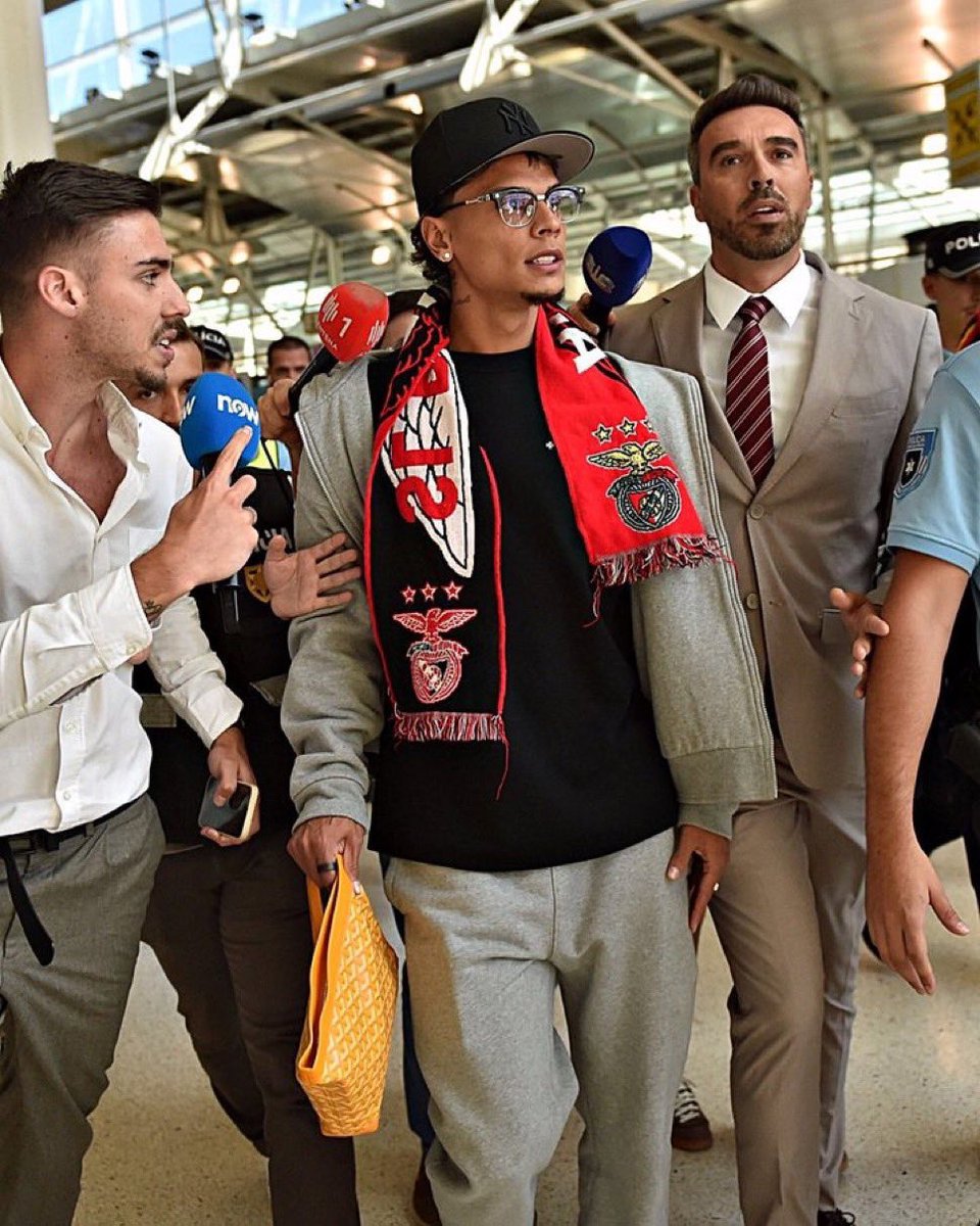 TouchlineX's tweet image. Richard Rios has arrived in Portugal to complete his move to Benfica. π¨π΄πͺ