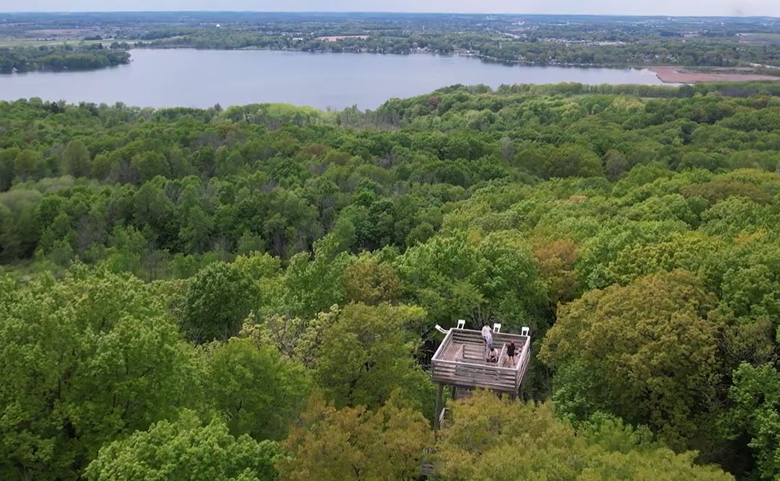 WashCoWisco's tweet image. Looking to plan your next day trip? Trek a couple of the segments of the Ice Age Trail through Washington County, where official Trail Communities like West Bend and Slinger offer charming stops, scenic segments, and small-town hospitality.
Watch now: bit.ly/3Iy2aG7