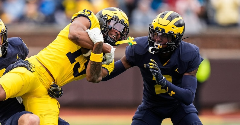 TheWolverineOn3's tweet image. Charles Woodson did his homework on Shamari Earls before giving blessing on No. 2 jersey
"I just went ahead and took on the challenge."
Story: on3.com/teams/michigan…