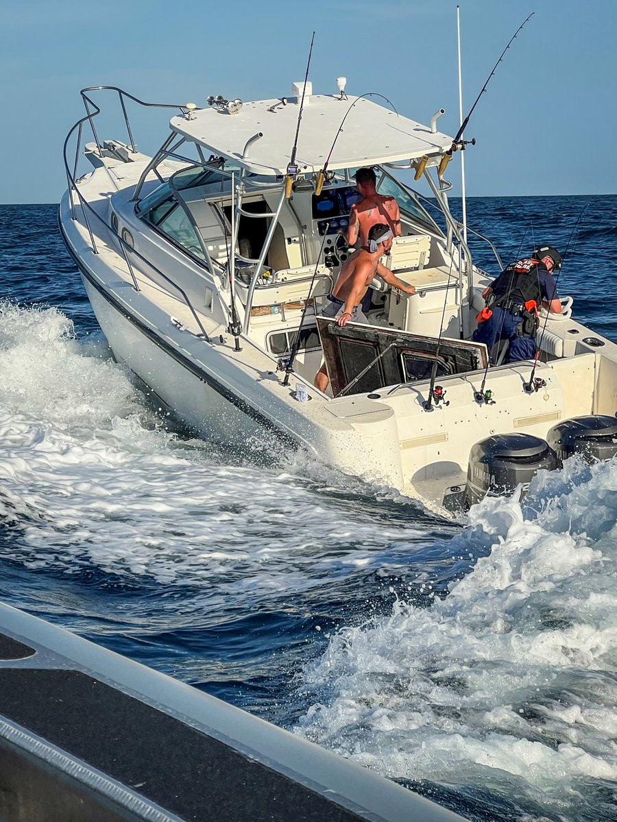 CBPAMO's tweet image. RESCUE🛟- On Sunday, Tampa Marine Unit agents responded to a USCG call of a vessel with 4 persons on board actively taking on water. Upon arrival, AMO and USCG safely removed the passengers from the distressed vessel and USCG began dewatering. 4 lives saved! #ProtectingAmerica