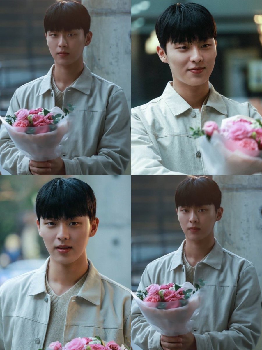 hyunwookfile's tweet image. “i bought you flowers.”