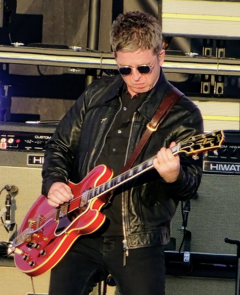 Good morning everybody 
Bom dia, já ouviu música hoje? 🎶🎧