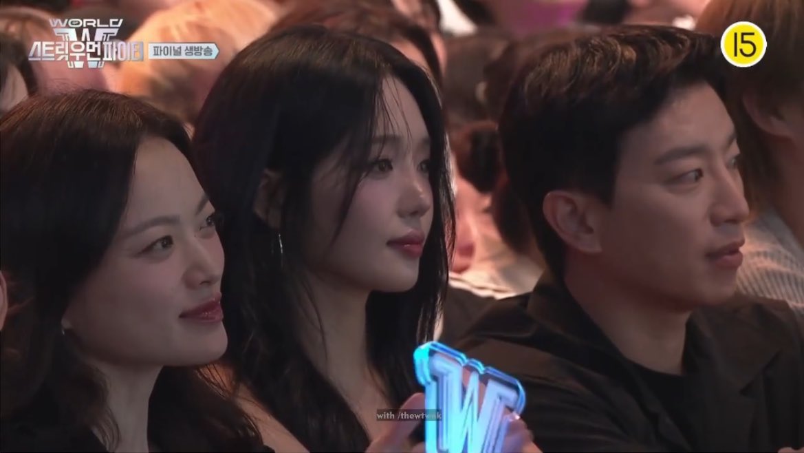 hacheolz's tweet photo. JISUN 😭😭😭😭😭😭 SHE SO PRETTY OH MY GOSH https://t.co/PxRsVVEc2Z