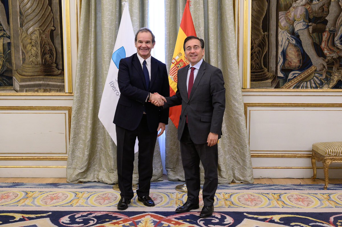 jmalbares's tweet image. Me he reunido con el secretario general @SEGIBdigital @allamand tras la reunión de ministros iberoamericanos en la que adoptamos la Declaración de Sevilla.
Seguimos avanzando en los preparativos de la Cumbre Iberoamericana 2026 en Madrid para reforzar nuestra cooperación.