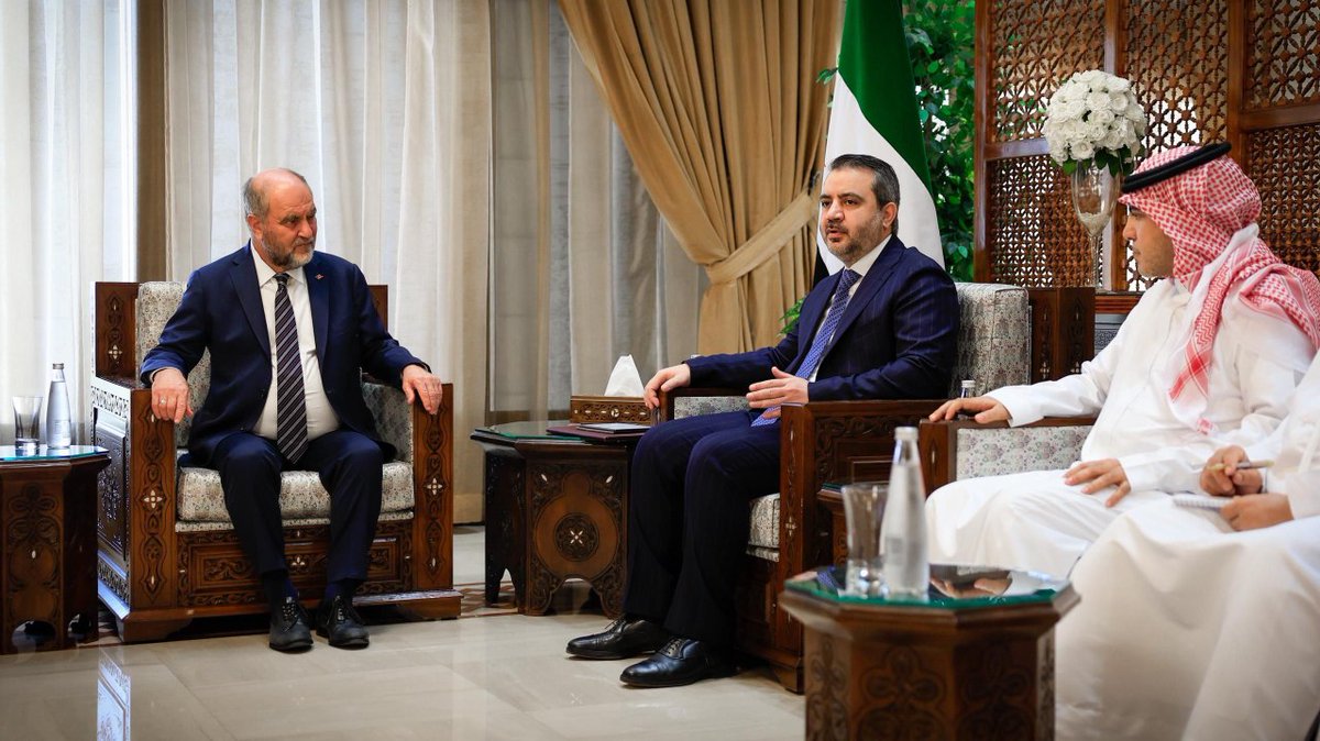 Levant_24_'s tweet image. Foreign Minister Asaad Al-Shaibani met Arab and Islamic ambassadors in Damascus to boost coordination. Discussions covered regional developments, with envoys affirming their nations' support for Syria's unity, sovereignty, and stability.
