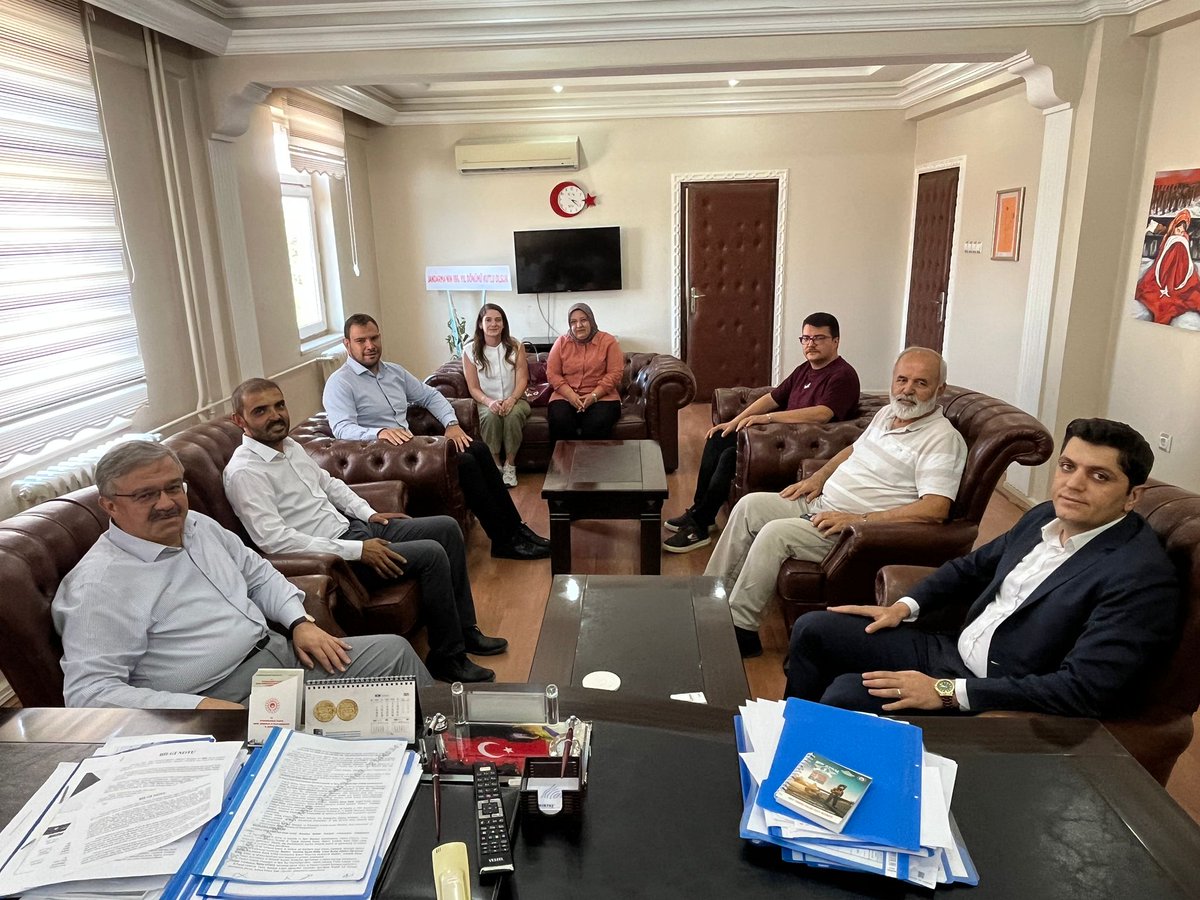 Adalet ve Kalkınma Partisi
Afyonkarahisar Milletvekili Sayın İbrahim YURDUNUSEVEN 
Kaymakamımız Sayın Bilal ÇELiK'i makamında ziyaret
etti.
Sayın Milletvekilimize ziyaretleri için teşekkür ederiz.