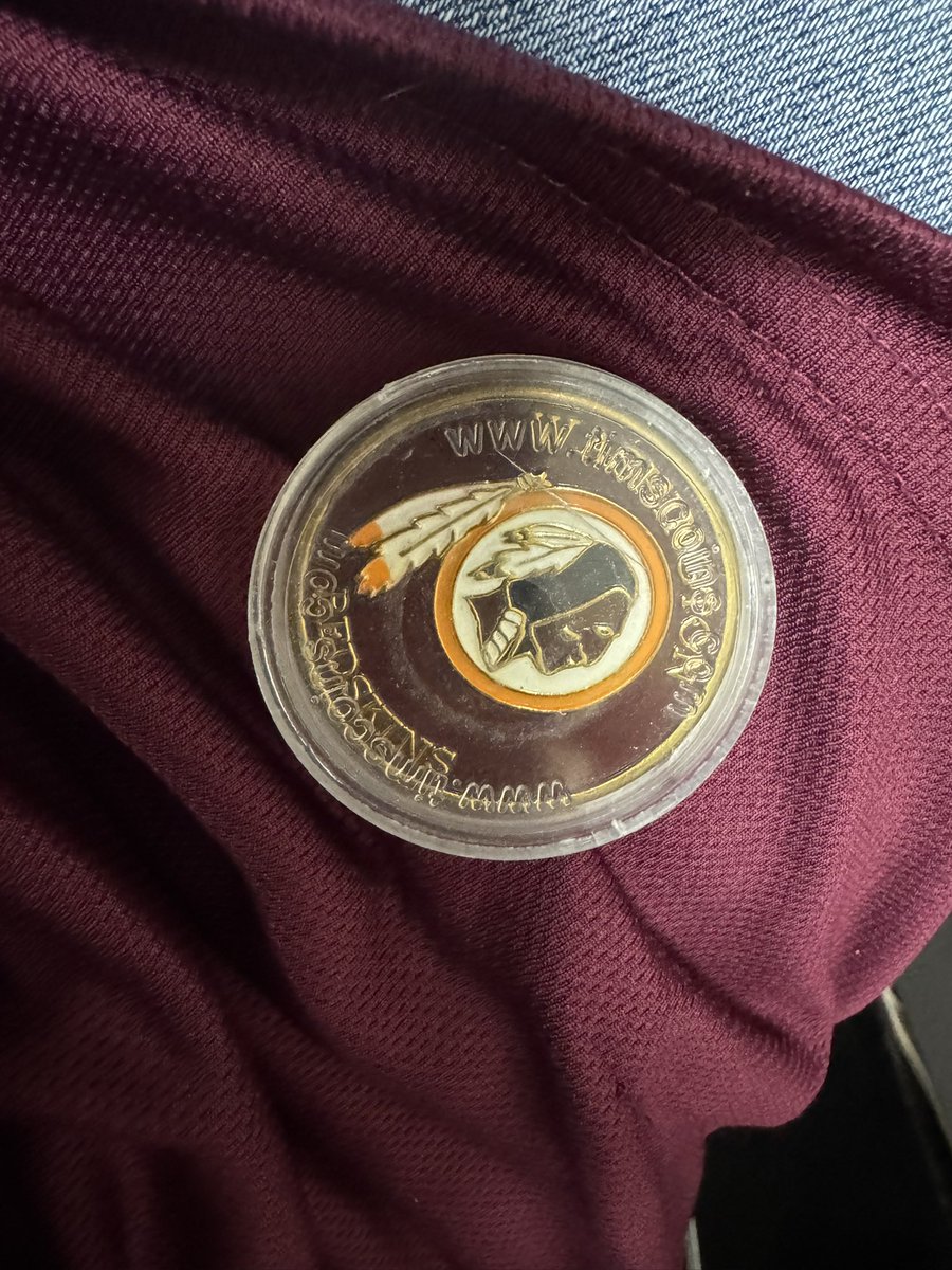 PAYNE_21's tweet image. Randomly found this at a thrift store yesterday. 🤔 could it Be a omen ? Haha 🤣