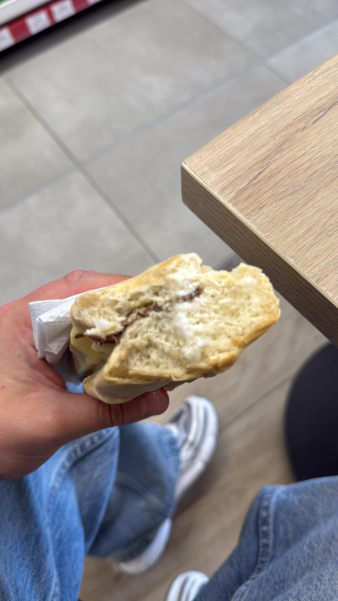 MutaFuka's tweet image. le ponen más carne a esos sandwiches del oxxo y se los tiran