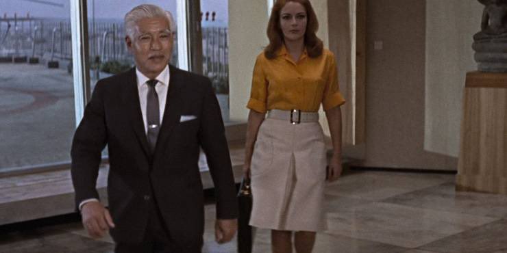ClassicSpyChic's tweet image. “You should give up smoking. Cigarettes are very bad for your chest.”
“Mr. Osato believes in a healthy chest.”
“Really?”