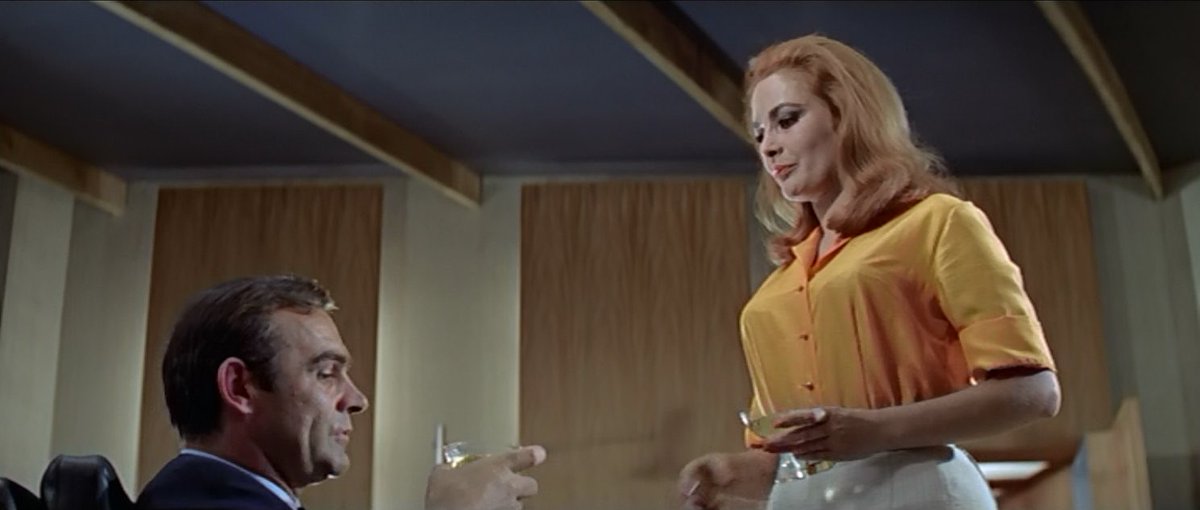 ClassicSpyChic's tweet image. “You should give up smoking. Cigarettes are very bad for your chest.”
“Mr. Osato believes in a healthy chest.”
“Really?”