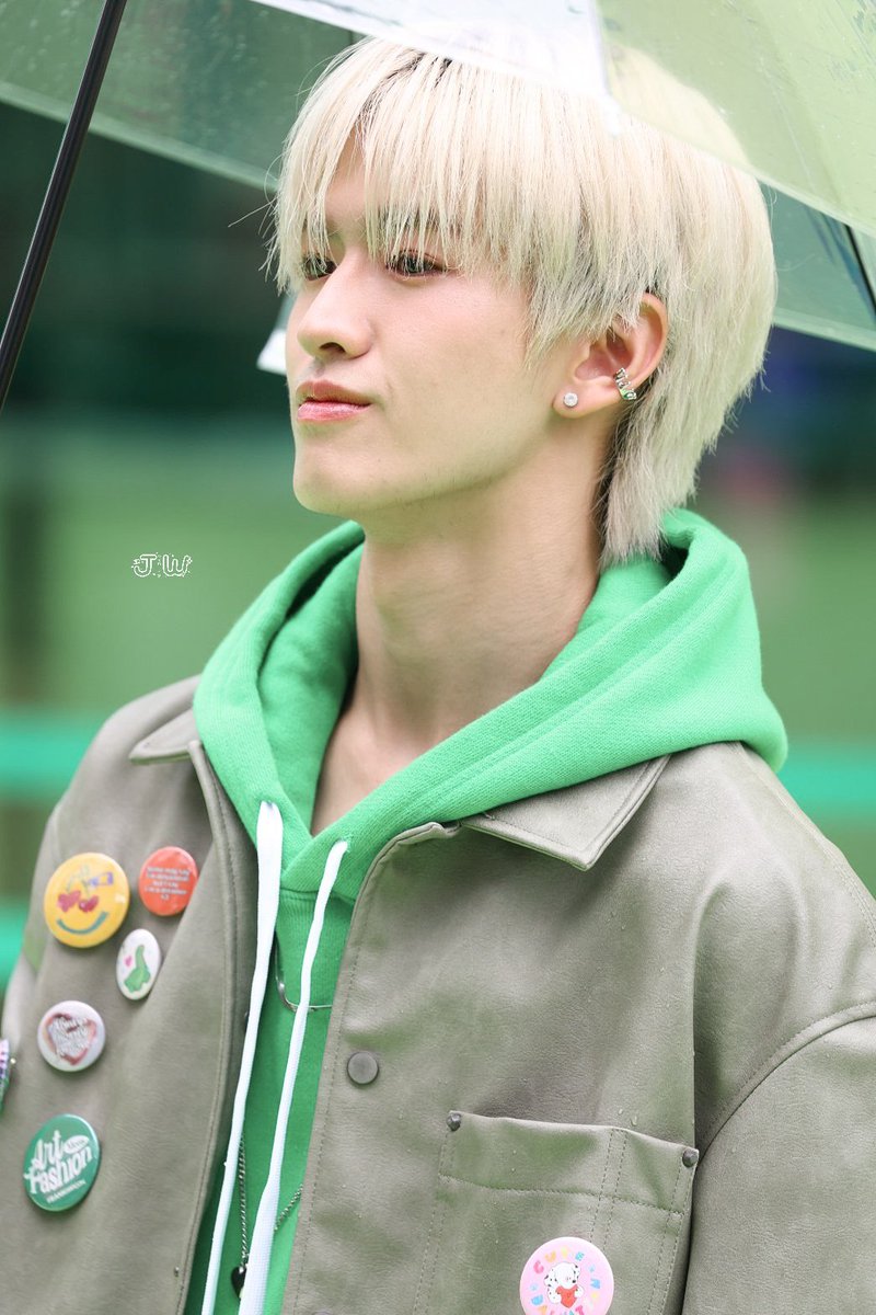 ꒰১🩷  22/07/25 🩷໒꒱ 

꒰ #JINWOOKkim <a href="/Jinwookkimjin/">Jinwook</a> ꒱

 =͟͟͞͞♡ จะมองทางซ้ายก็เข้าตา 😜
       จะมองทางขวาก็โดน 🤭

#AISSIAMBUS
#BUSbecauseofyouishine