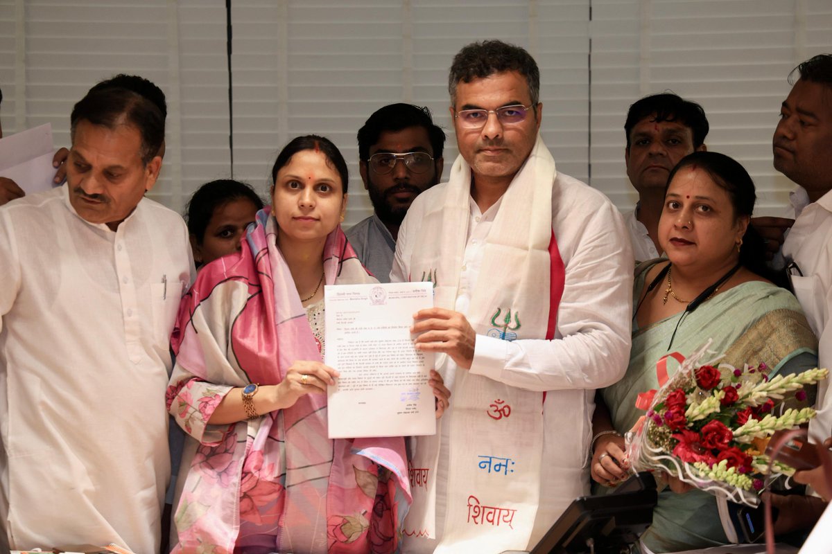 Ash90576Manisha's tweet photo. Shri @p_sahibsingh Cabinet Minister chaired a meeting at the Delhi Secretariat office in which I  raised issues of Subhash mohalla  concerning PWD,Jal Board, IrrigationDepartment obtaining an assurance of earliest resolution.
#दिल्ली_बदल_रही_है
MunicipalCouncillor 
ManishaPunia https://t.co/UTCebN7f26