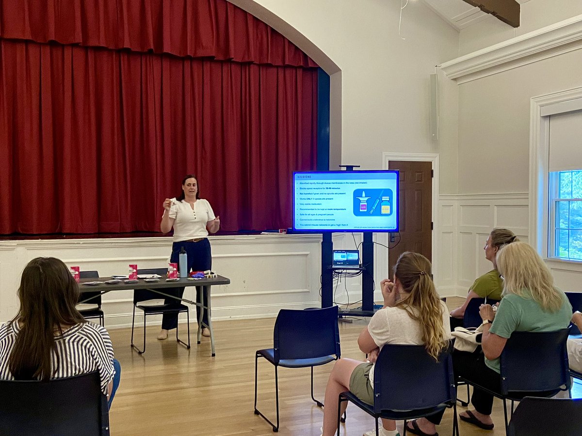 SenatorHarckham's tweet image. Thank you to everyone who joined us at last night’s community naloxone training with @BurdickAD93 and Legislator Erika Pierce.
A special thanks to @NYSOASAS instructor Mandee Nann for her excellent guidance on how to safely administer this life-saving medication.
