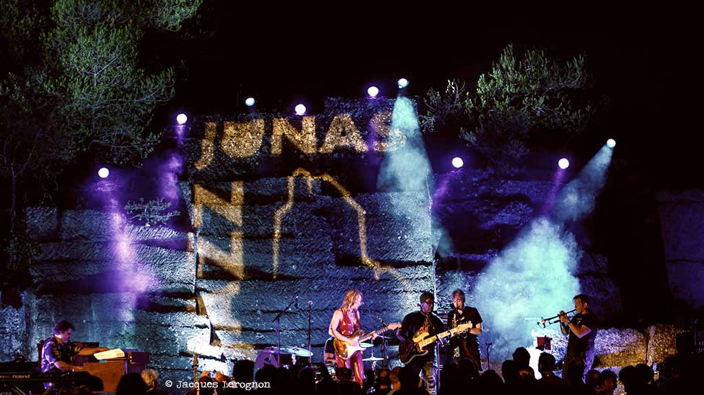 🎺 Live Report <a href="/jazzajunas/">Jazzajunas</a> – Jour 3 sur Le Jazzophone 🎷 par Corinne Naidet - Photo : Jacques Lerognon
Revivez l’ambiance incroyable du Festival de Jazz à Junas avec ce troisième volet du Live Report 
👉 À lire ici : lejazzophone.com/livereport-jaz…
#JazzàJunas #LiveReport #LeJazzophone