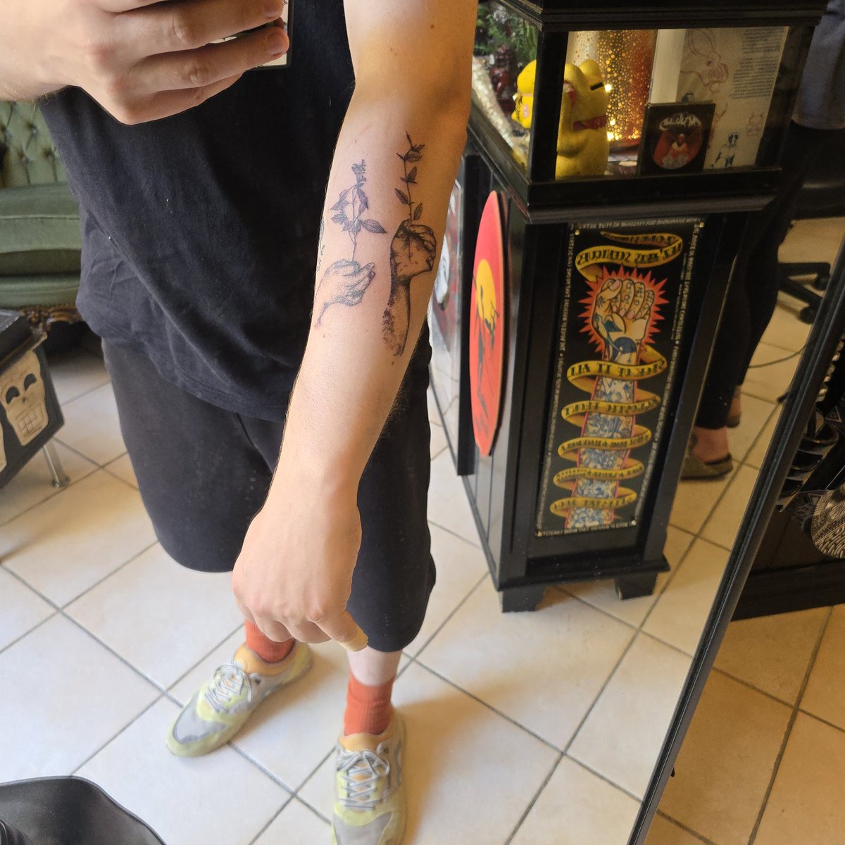 hehe <a href="/rosemarynods/">rosemary nods upon the grave</a>