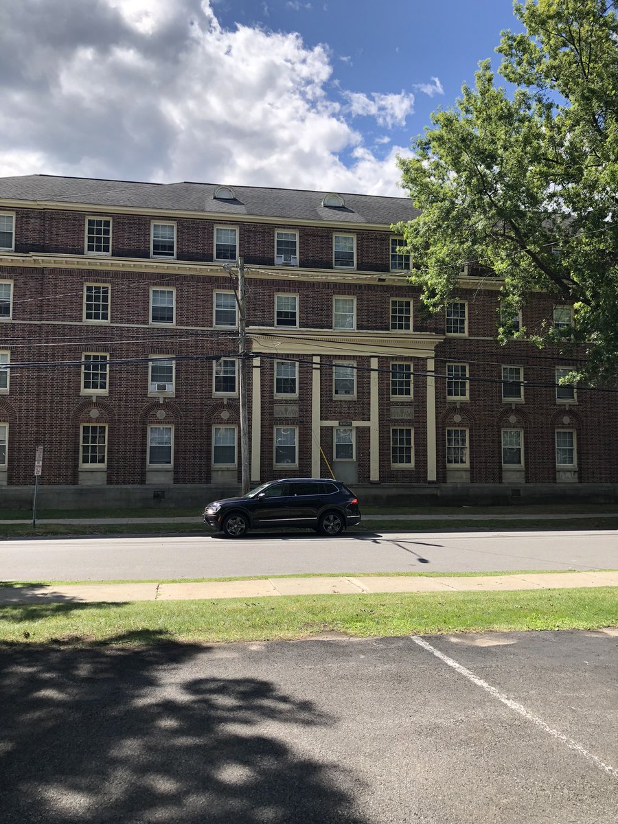 coloneljen's tweet image. Racing Peeps:morning walk in Saratoga past my junior year dorm at Skidmore. Peabody Hall on Regent Street. All girls then. Boys who came to visit were announced on intercom. “Mary. You have a gentleman caller.” 💕😅