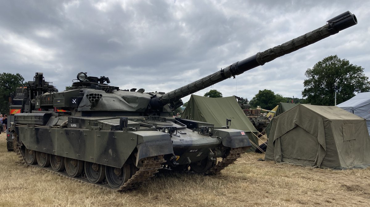 PhilLoder's tweet image. Tuesday Tank: some of the multinational armour that was at the Capel Military Show a couple of weeks ago, including a Soviet T-54, British Chieftain, US M5A1 Stuart and German Leopard 1A1A4. @Burntime0101 @milmodelscene @USAS_WW1 @agbdrilling #TankTuesday