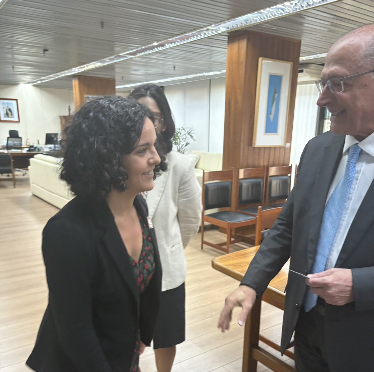 ManonAubryFr's tweet image. Rencontre avec le Ministre 🇧🇷 du commerce.
Je souligne un problème majeur : L'accord UE-Mercosur va ouvrir les marchés publics à la concurrence & interdire aux pouvoirs publics de privilégier entreprises locales et PME.
Seules les multinationales en sortiront gagnantes !