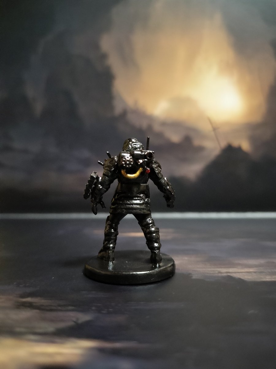 magusofthemoon1's tweet image. プロテクトギアが好きすぎてミニチュアまで作ってしまったので紅い眼鏡は思い入れが強い。
武器はモーゼルC96を持たせたが、今日映画を観てみたら紅一も文明もみんな作中でモーゼル使っていたからなんか良かったかもしれん。
#紅い眼鏡4K