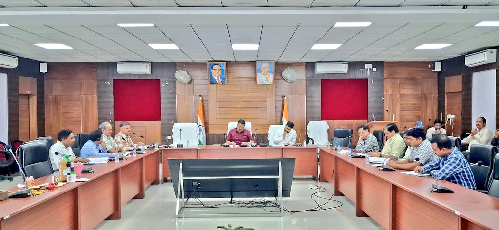 cdoamethi's tweet image. आज दिनांक 22 जुलाई 2025 को कलेक्ट्रेट सभागार में ग्राम पंचायतों में डिजिटल लाइब्रेरी की स्थापना के दृष्टिगत समिति से संबंधित अधिकारियों के साथ बैठक की गई तथा उन्हें आवश्यक दिशा-निर्देश भी दिए गए।