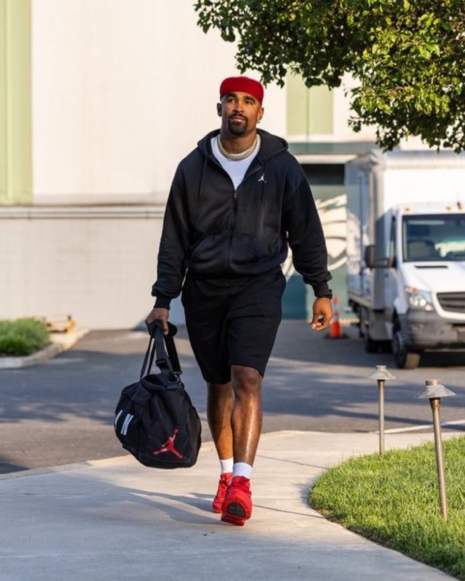 ThePhillyBlitz_'s tweet image. We are so back.
Jalen Hurts arrives for #Eagles training camp (📸: @Eagles)