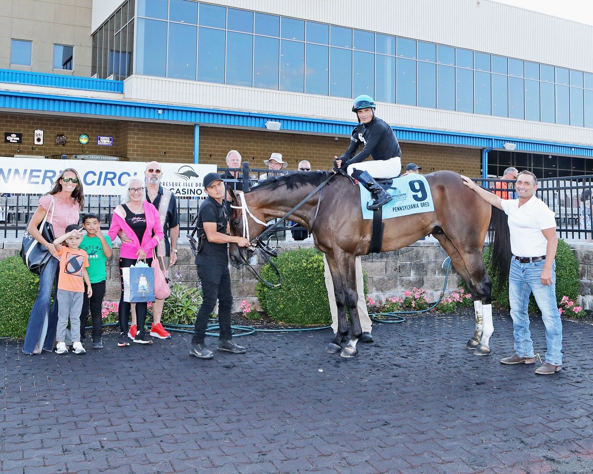 PA_PHBA's tweet image. Sweet revenge! Last year’s Hard Spun Stakes for #PABred runners saw He’s a Mess fall a head short to Twilight Dancer. This year, He’s a Mess surged past that rival in the final strides for a neck victory. John Dutton was third. It was the first stakes victory for the 7yo gelding…