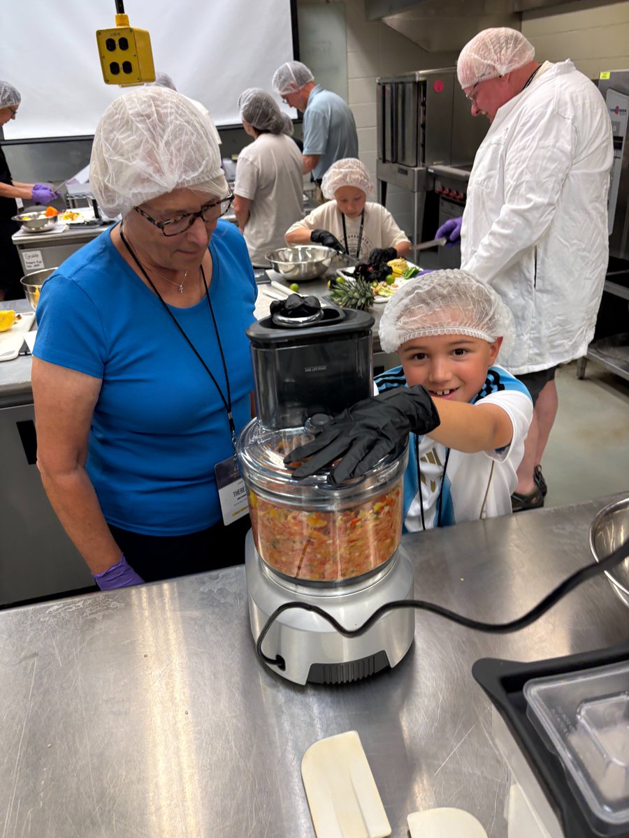 PurdueFoodSci's tweet image. Class was in session for Grandparents University last week. Boilermaker grandparents and their grandchildren joined us for food science fun as they formulated their own fermented hot sauce and learned about various topics. Thanks to @PurdueforLife for including us in this event!