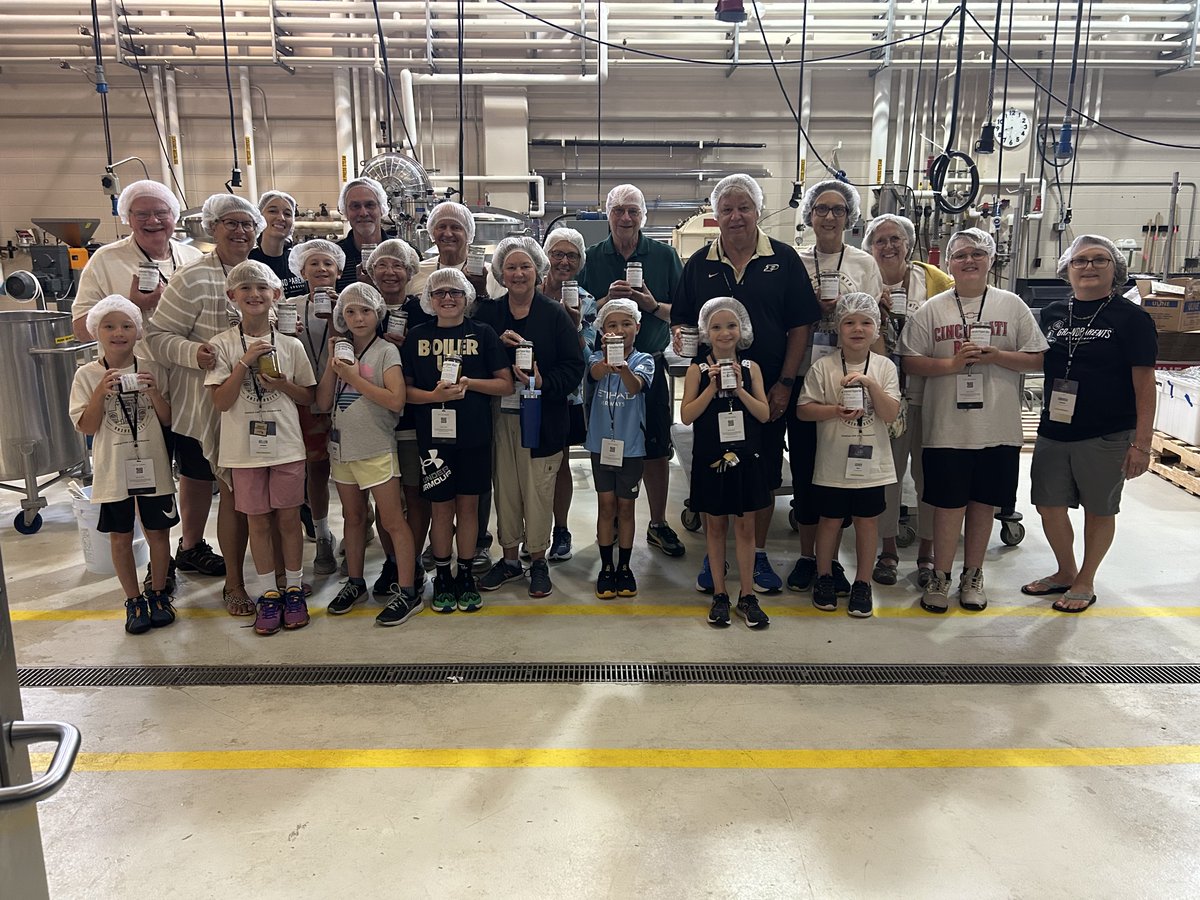 PurdueFoodSci's tweet image. Class was in session for Grandparents University last week. Boilermaker grandparents and their grandchildren joined us for food science fun as they formulated their own fermented hot sauce and learned about various topics. Thanks to @PurdueforLife for including us in this event!