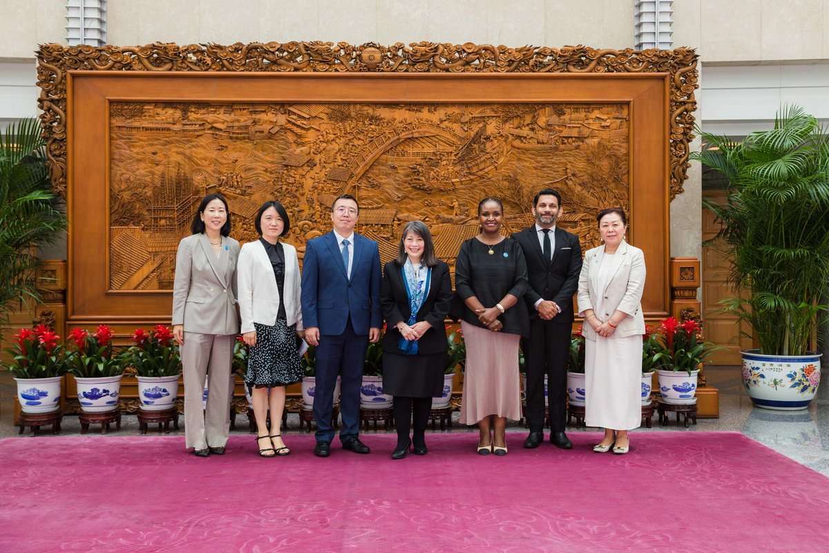 UNICEFChina's tweet image. UNICEF Regional Director @JuneUNICEF met with DDG Liang Hengzhu, Department of Int'l Economic Affairs, Ministry of Foreign Affairs.
They discussed future cooperation for children, as well as China's support to humanitarian emergencies & children's development around the world.