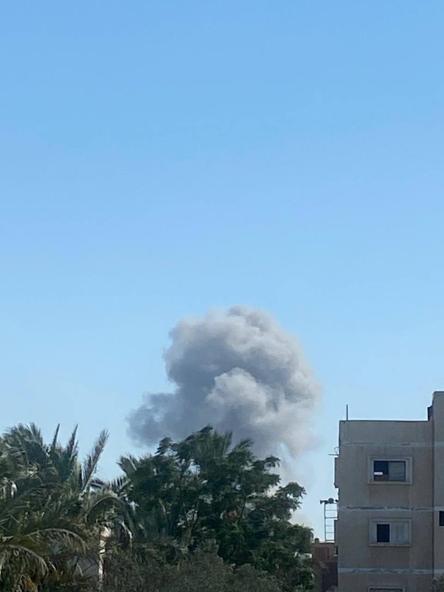 AlQastalps's tweet image. عاجل | غارة جوية في محيط شارع المزرعة جنوبي مدينة دير البلح وسط قطاع غزة.