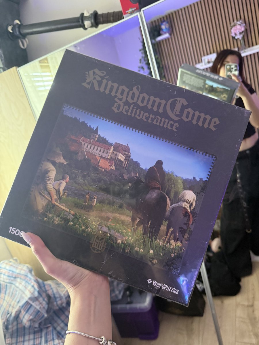 RageDarling's tweet image. I have this brand new puzzle of Kingdom Come Deliverance and it would look perfect in my living room if I could wall mount it. Anyone know of ways I can do that? 🤔