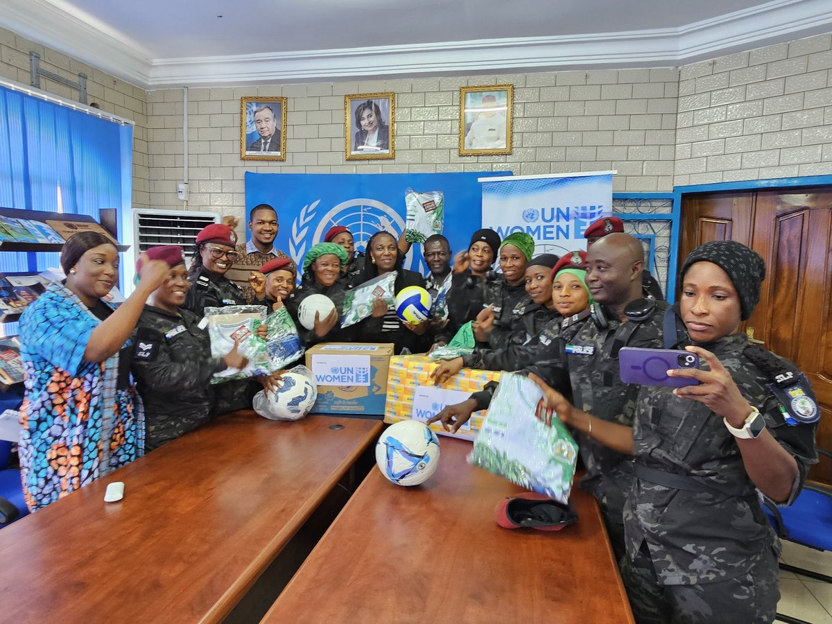 UNWOMEN_SL's tweet image. Today, @UNWOMEN_SL donated essential items, including dignity kits, to #SLP officers departing for the AUSSOM peacekeeping mission to Somalia. Supporting our peacekeepers means safeguarding dignity and readiness.
#UNPeacekeeping
#UNSCR1325
#WPS
#SupportOurOfficers
