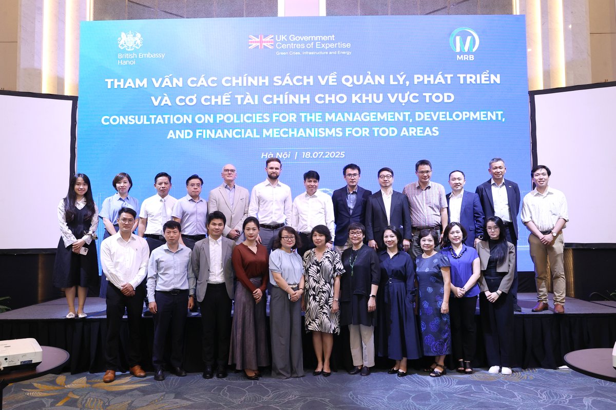 UKinVietnam's tweet image. The British Embassy Hanoi, in collaboration with the Hanoi Metropolitan Railway Management Board (MRB), hosted a consultation workshop on policies for the management and financial mechanisms for Transit-Oriented Development areas.
#TOD #GCIEP #GREATSustainability #GreenCities