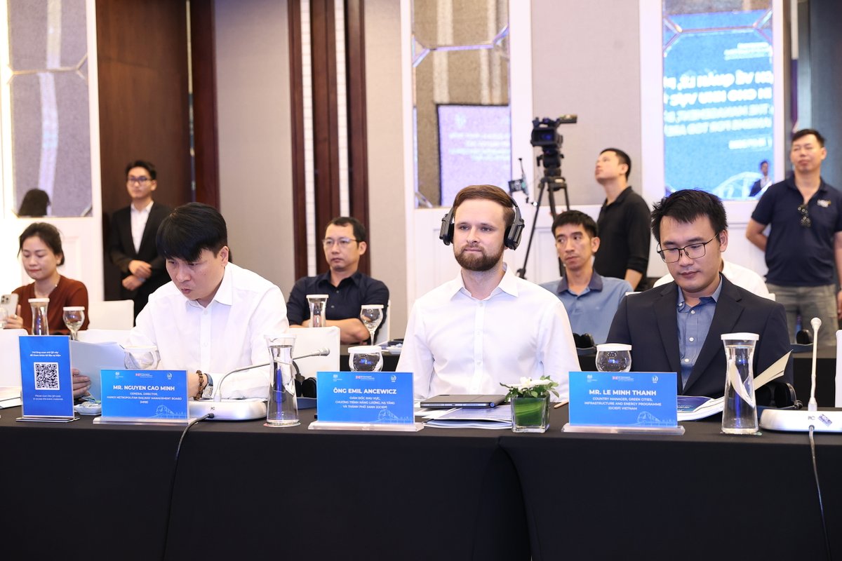 UKinVietnam's tweet image. The British Embassy Hanoi, in collaboration with the Hanoi Metropolitan Railway Management Board (MRB), hosted a consultation workshop on policies for the management and financial mechanisms for Transit-Oriented Development areas.
#TOD #GCIEP #GREATSustainability #GreenCities