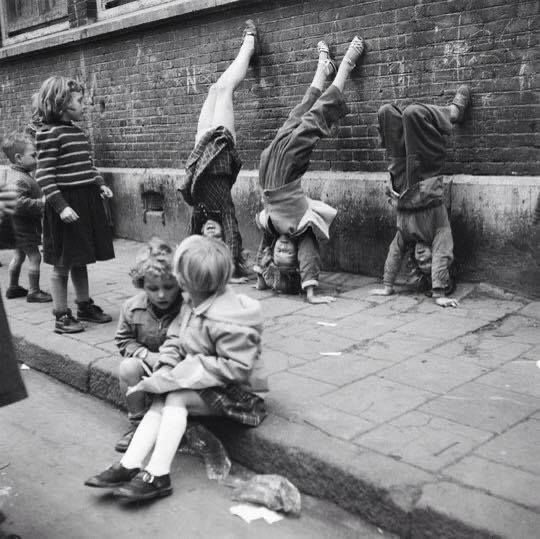 Johnnypapa64's tweet image. How we spent our time waiting for colour tv, PlayStation & video on demand to be invented.