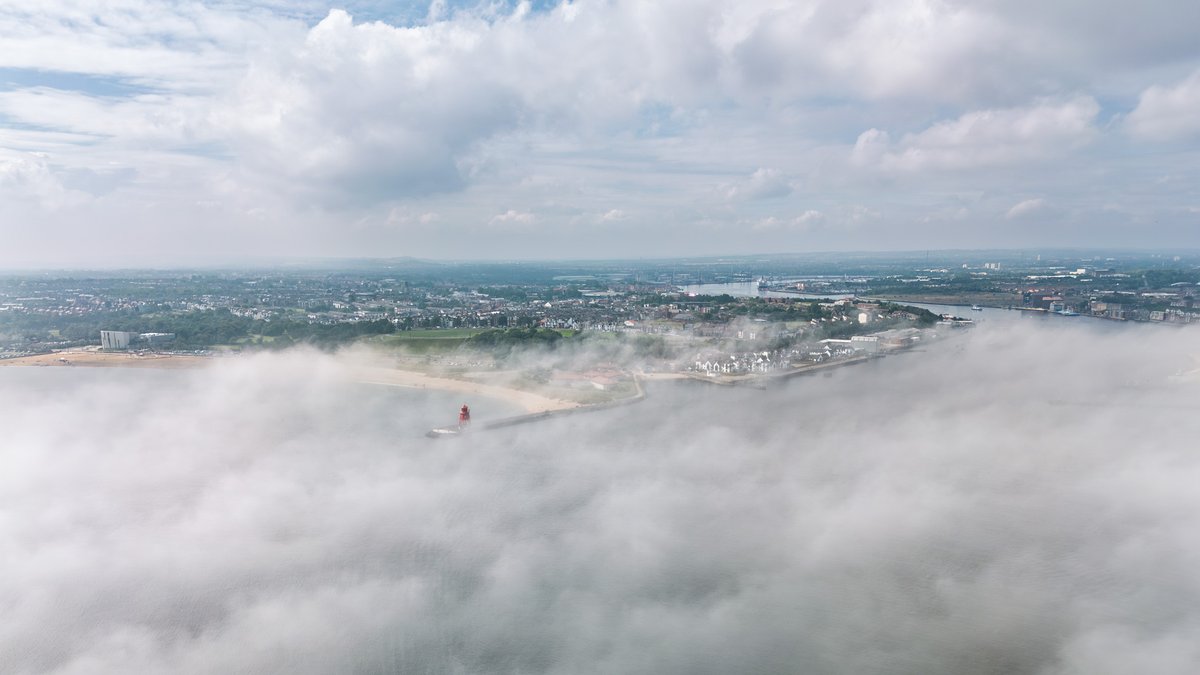 mark_hume's tweet image. A few more from Tynemouth at the weekend as the sea fret rolled in creating some unique photo opportunities. #Tynemouth