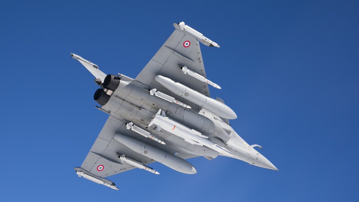 BFMTV's tweet image. "Chaîne pas encore calibrée et sous-traitants qui tirent la langue": Dassault au bord de la saturation industrielle dans la production de Rafale
l.bfmtv.com/rbUt