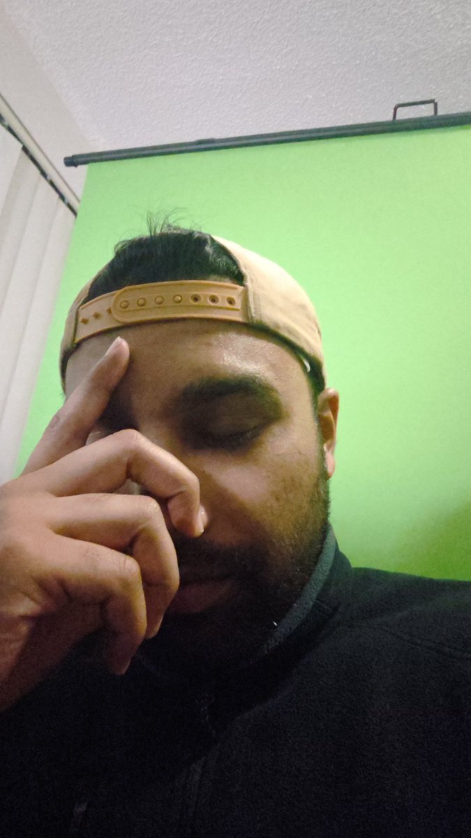 Dragonite... Why they do him like that...
Give him a postman outfit and call it a mega id be happy...

#pokemonpresents