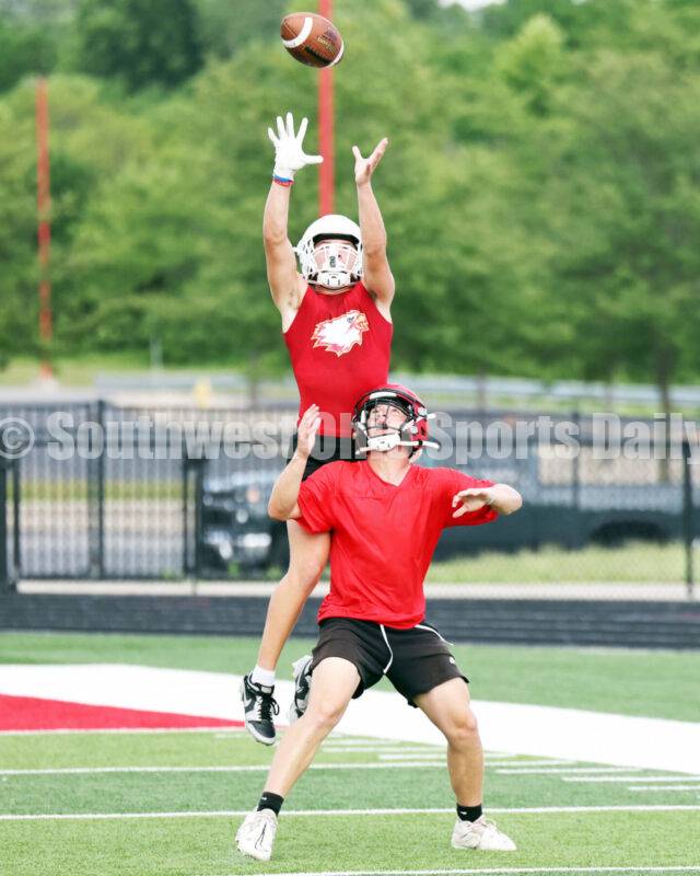 SWOSportsDaily's tweet image. ICYMI ...
FOOTBALL: Fenwick on upswing in Cranford's return to head coaching helm: 'Everything is just at another level' ... Rick Cassano's comprehensive feature with comments from Fred Cranford and senior lineman Ben Abbott, plus 32 professional photos with captions from the…