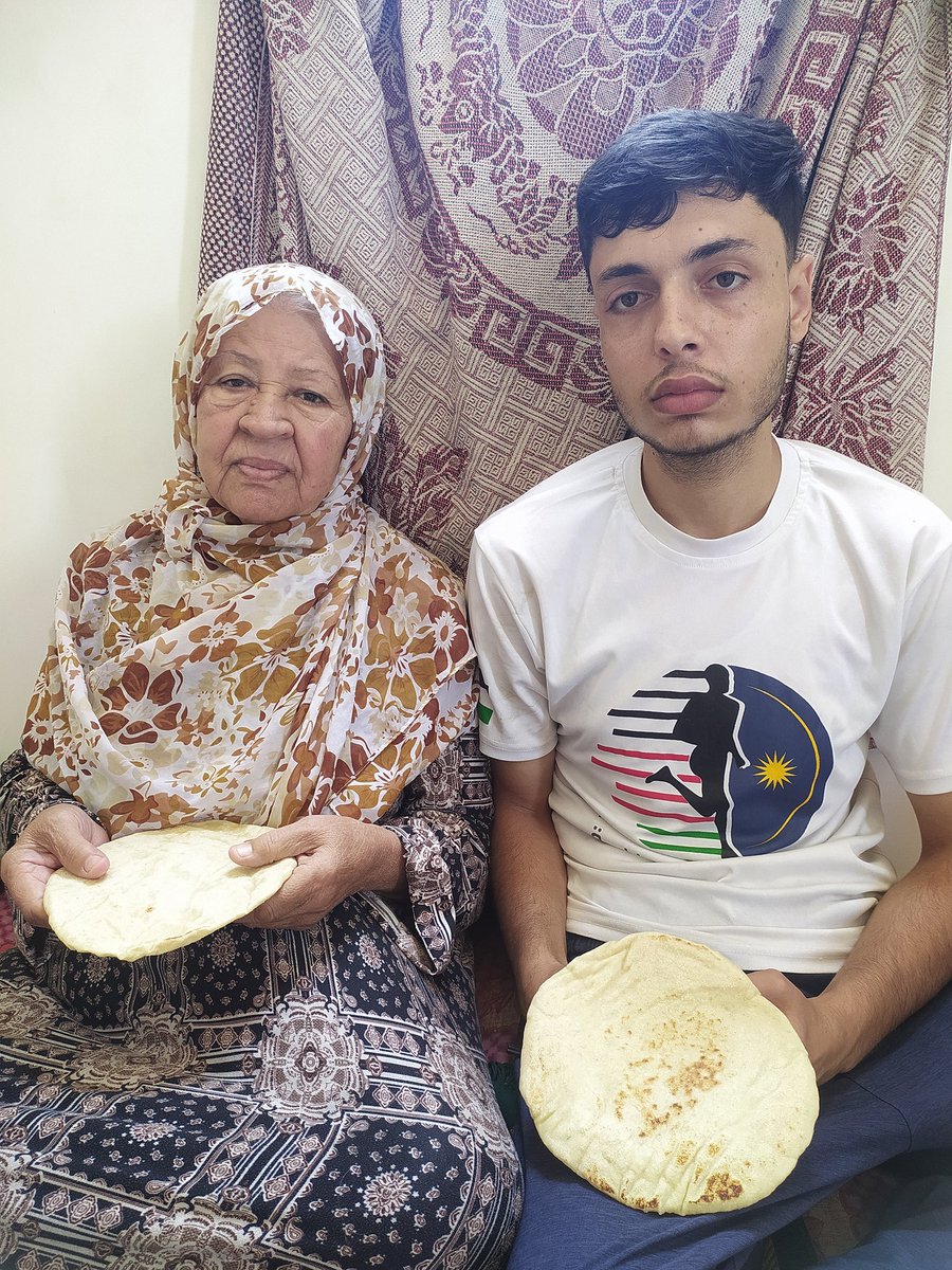 Mahmoud_in_gaza's tweet image. Today my grandmother and I were able to eat bread because of your donations.
My grandmother and I thank you from the bottom of our hearts for helping us eat bread.
I need you to donate today so that I can eat bread tomorrow.
chuffed.org/project/save-mβ¦